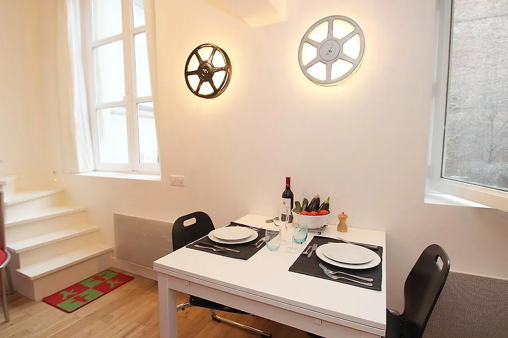 Apartment Canal Saint Martin, Rue Des Vinaigriers *